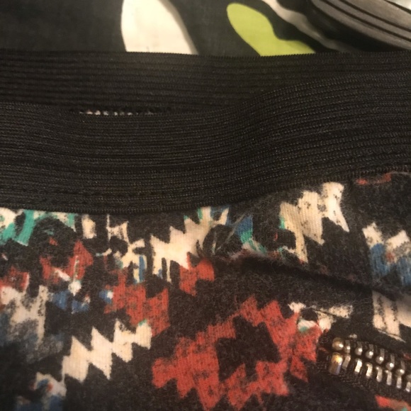 Forever 21 patterned leggings - Picture 3 of 4